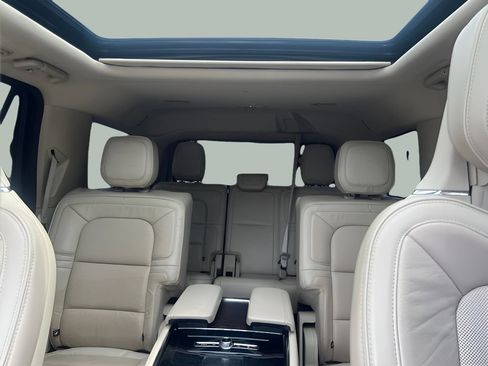 Used 2019 Lincoln Navigator Reserve AWD/4WD image 29