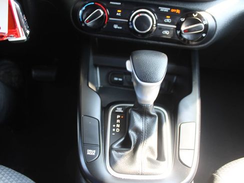 Certified 2025 Kia Soul LX w/ LX Technology Package FWD image 31