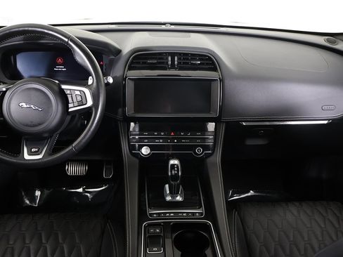 Used 2020 Jaguar F-PACE SVR image 40