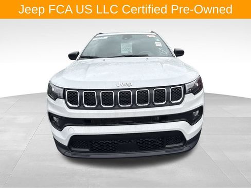 Used 2023 Jeep Compass Latitude w/ Convenience Group AWD/4WD image 2