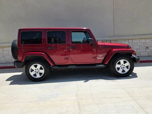Used 2012 Jeep Wrangler Unlimited Sahara w/ Connectivity Group AWD/4WD image 2