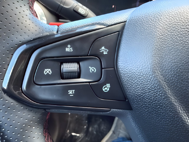 Used 2024 Chevrolet Trax RS FWD image 26