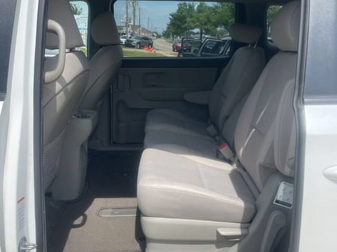 Used 2021 Kia Sedona LX FWD image 12