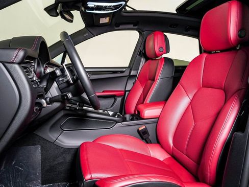 Certified 2025 Porsche Macan AWD/4WD image 5