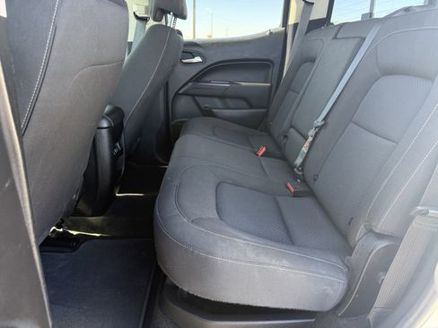 Used 2018 Chevrolet Colorado LT w/ LT Convenience Package RWD image 8