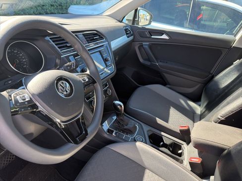 Used 2020 Volkswagen Tiguan S image 6