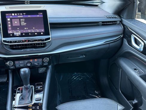 Used 2025 Jeep Compass Trailhawk w/ Trailer Tow Group image 34