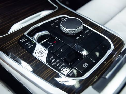 Used 2025 BMW X5 sDrive40i w/ Climate Comfort Package RWD image 19