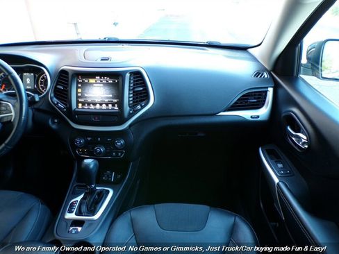 Used 2018 Jeep Cherokee Latitude Plus FWD image 33