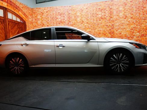 Certified 2025 Nissan Altima 2.5 SV FWD image 5