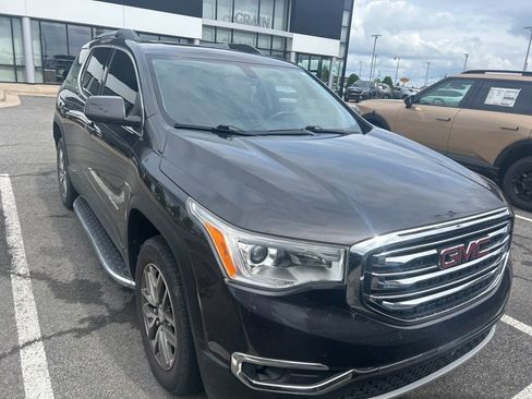 Used 2018 GMC Acadia SLE FWD image 2