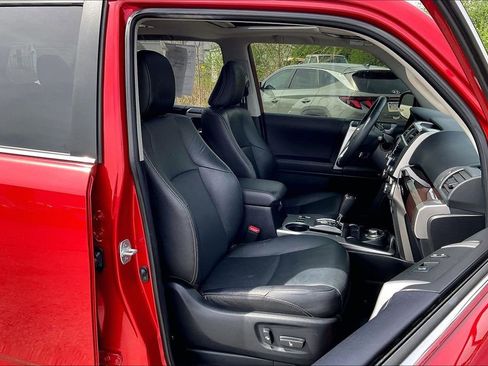 Used 2021 Toyota 4Runner Limited AWD/4WD image 7