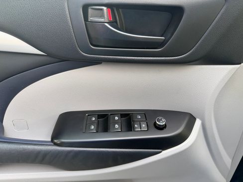 Used 2015 Toyota Highlander Plus image 15