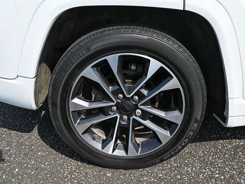 Used 2022 Jeep Grand Cherokee Overland w/ Adv Protech Group III AWD/4WD image 14