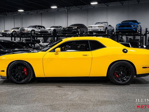 Used 2010 Dodge Challenger SRT8 w/ Special Edition Group image 2