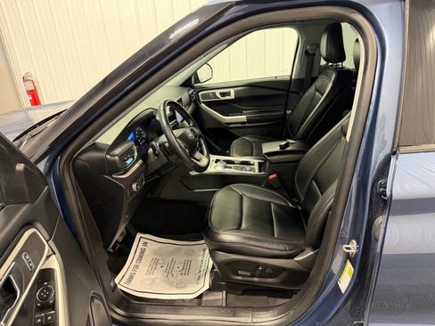 Used 2020 Ford Explorer XLT w/ Equipment Group 202A AWD/4WD image 7