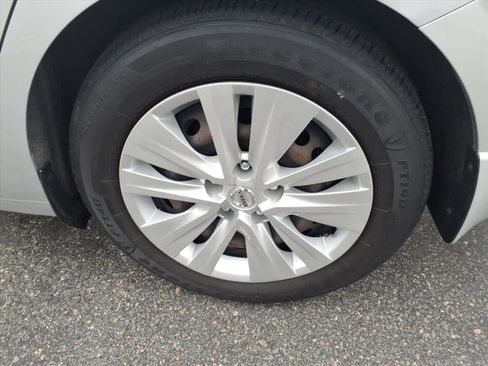 Certified 2020 Nissan Sentra S image 9