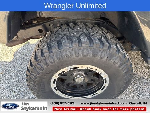 Used 2008 Jeep Wrangler Unlimited Sahara AWD/4WD image 8