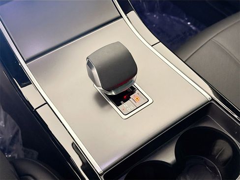 Certified 2024 Land Rover Range Rover Evoque Dynamic SE image 16