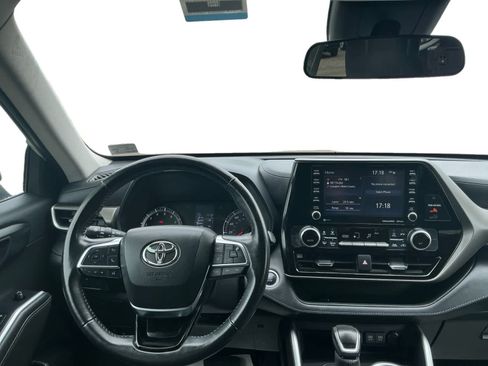 Used 2021 Toyota Highlander LE FWD image 10