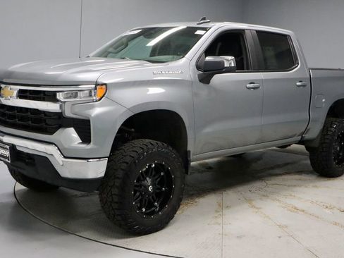 Used 2025 Chevrolet Silverado 1500 LT AWD/4WD image 9
