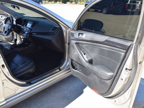 Used 2014 Kia Cadenza Premium w/ Luxury Package image 12