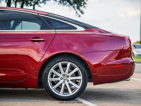 Used 2012 Jaguar XJ image 5