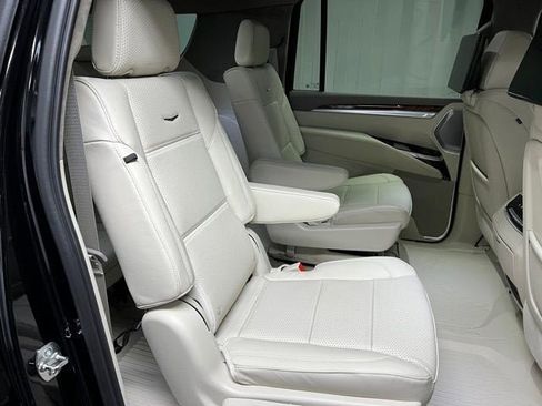 New 2025 Cadillac Escalade ESV Sport Platinum w/ LPO, ONYX Package image 18