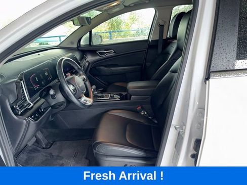 Used 2024 Kia Sportage EX FWD image 2