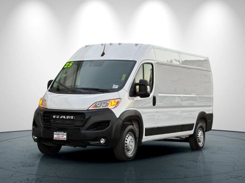Used 2025 RAM ProMaster 2500 w/ Convenience Group image 8