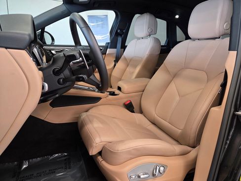 Certified 2026 Porsche Macan AWD/4WD image 5