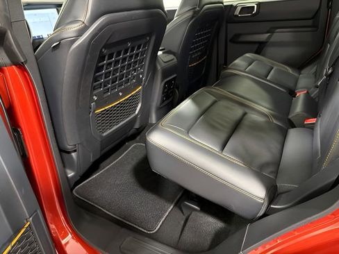 Used 2024 Ford Bronco Badlands w/ Sasquatch Package AWD/4WD image 31