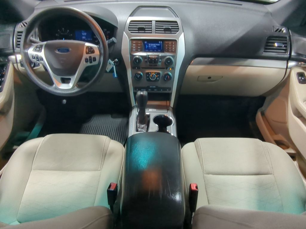 Used 2015 Ford Explorer FWD image 18