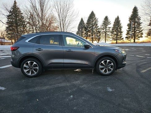 Used 2023 Ford Escape Platinum image 7