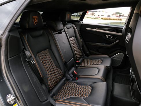 Used 2020 Lamborghini Urus image 36