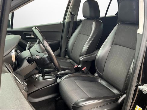 Used 2019 Chevrolet Trax LT w/ LT Convenience Package image 15