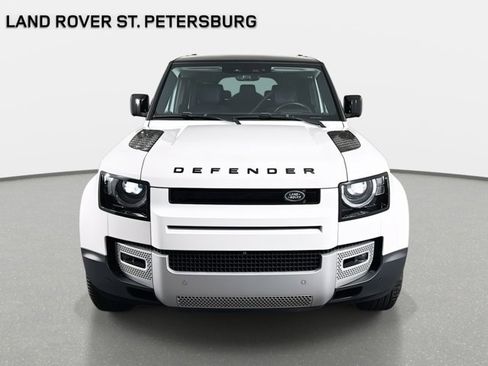 Used 2023 Land Rover Defender 130 SE image 2