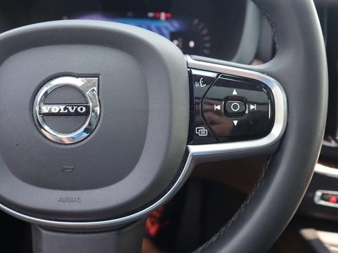 Used 2023 Volvo XC60 B5 Plus w/ Climate Package AWD/4WD image 17