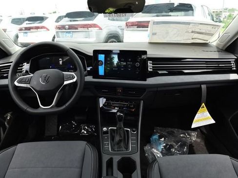 New 2026 Volkswagen Jetta SE FWD image 7