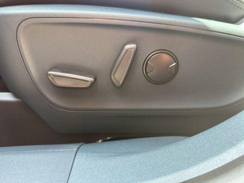 New 2025 Ford Maverick Lariat w/ Black Appearance Package image 18