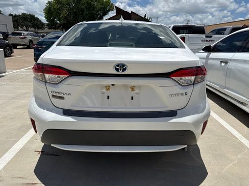 Used 2021 Toyota Corolla LE FWD image 16