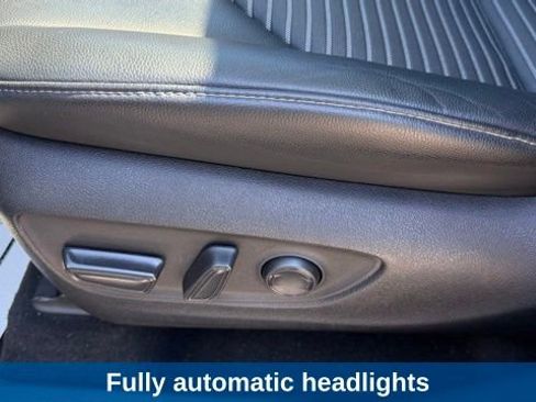 Used 2021 Toyota Highlander XSE AWD/4WD image 11