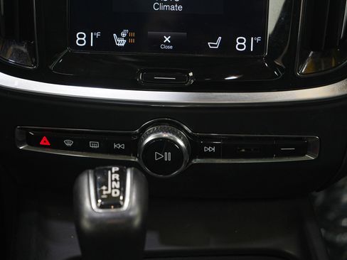 Used 2020 Volvo V60 T5 Cross Country image 20