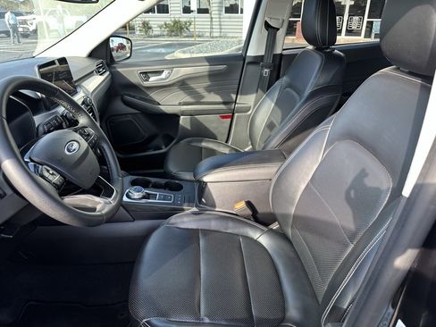 Used 2022 Ford Escape Titanium w/ Class II Trailer Tow Package image 11