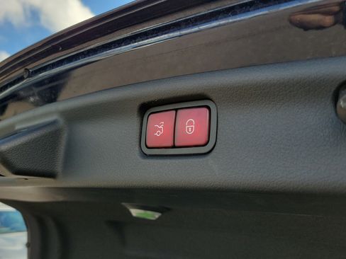 Used 2023 Mercedes-Benz C 300 Sedan w/ Exclusive Trim Package image 10