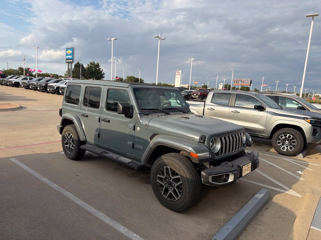 Used 2024 Jeep Wrangler Unlimited Sahara w/ Technology Group AWD/4WD image 1