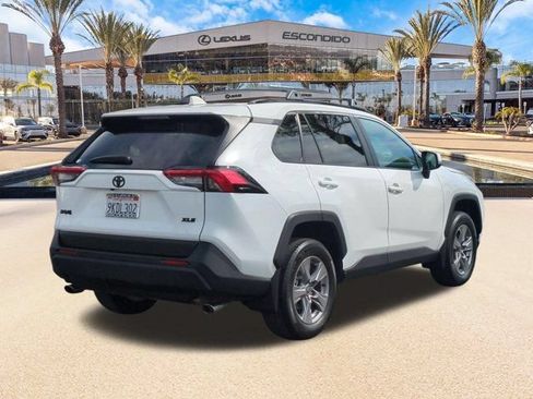 Used 2024 Toyota RAV4 XLE FWD image 5