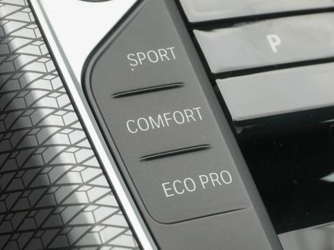 Certified 2025 BMW M340i RWD image 28