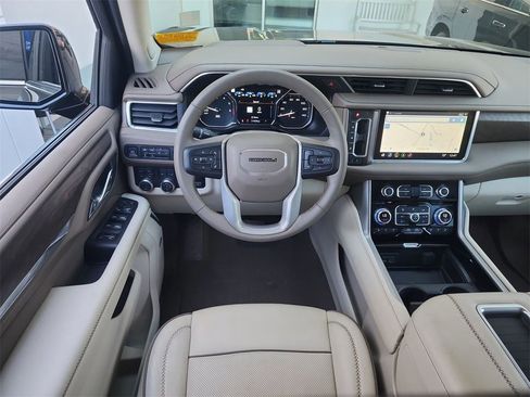 Used 2021 GMC Yukon Denali w/ Denali Ultimate Package image 10