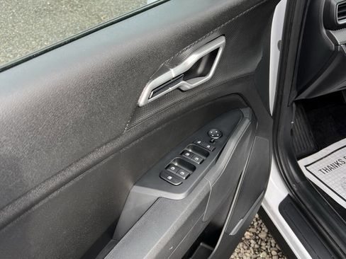 Used 2025 Kia Sportage LX image 8